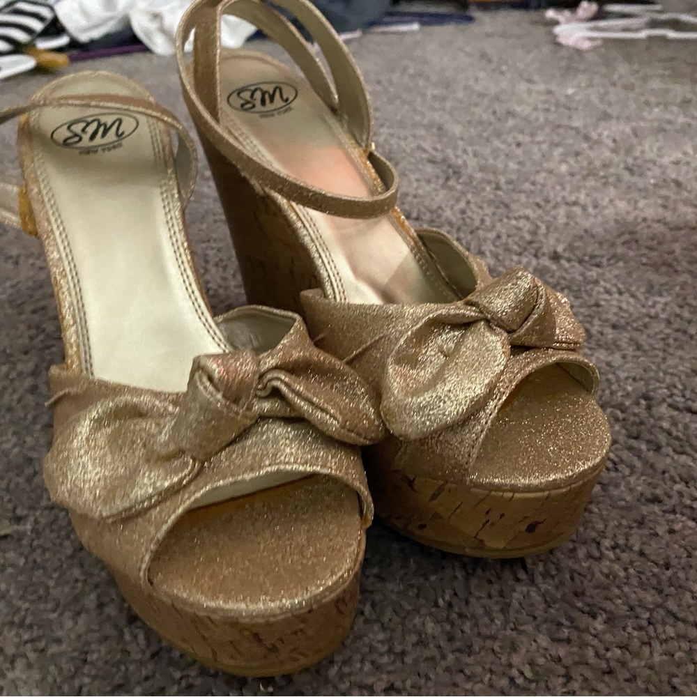 BARELY WORN sparkly high heel wedge shoes size 6-7 EXCELLENT CONDITION!!! - Picture 3 of 7